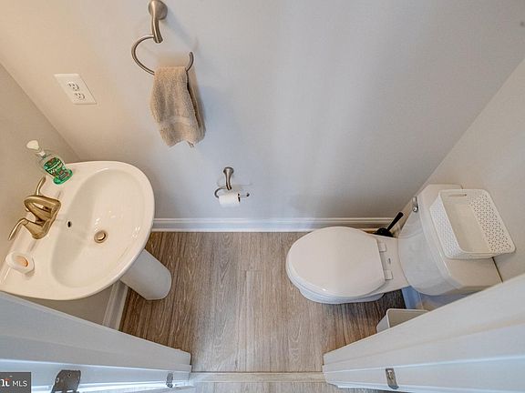 4th image of 534 Calvert Way