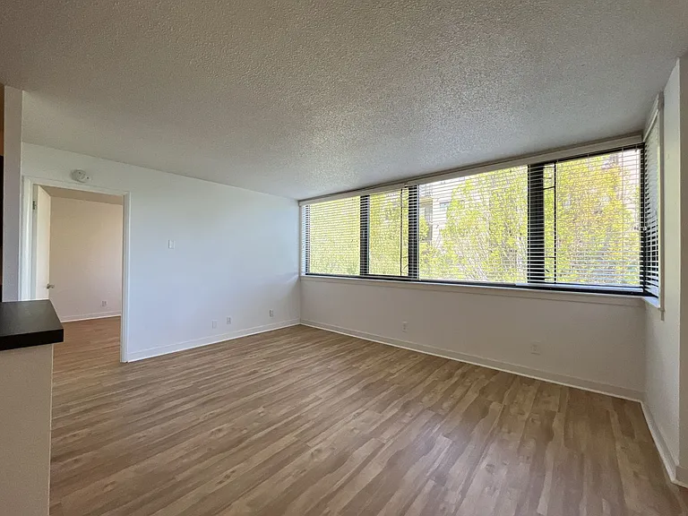 2020 SW Main St #602 — Photo 9