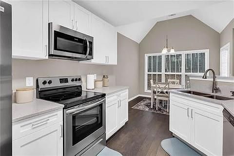 2nd image of 2612 Sedgeview Ln
