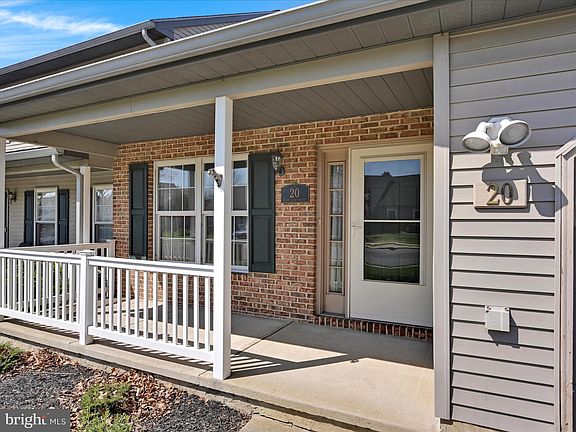 4th image of 20 Burr Oak Dr