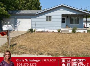 558 E 20th St, Grand Island, NE 68801
