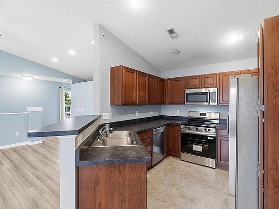 4th image of 2235 Jackson Ct