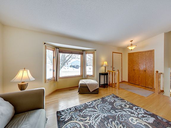 5th image of 690 Bighorn Dr