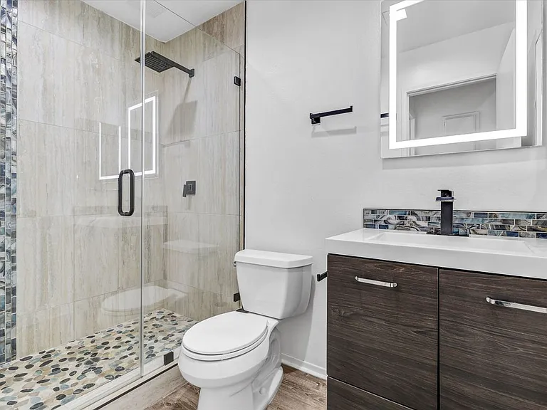 5 Fernbank — Photo 18