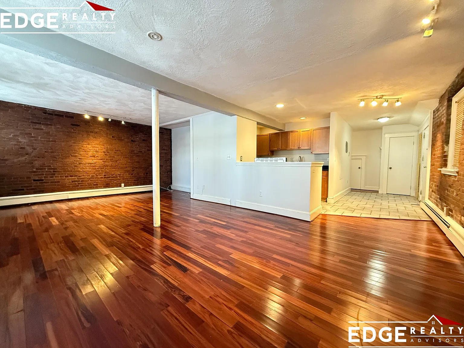 2 bed, 1040 sqft, $3,200 — Photo 4