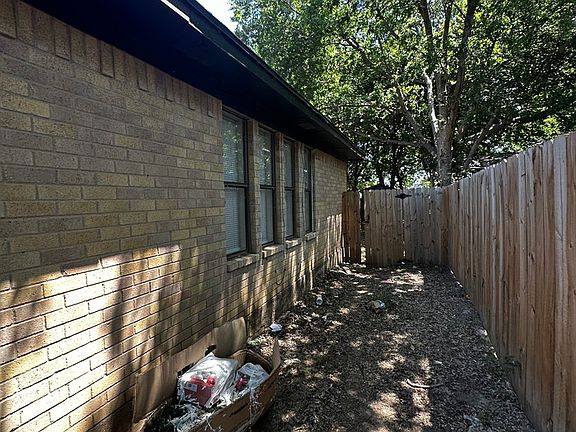 3rd image of 2463 Fort Worth St