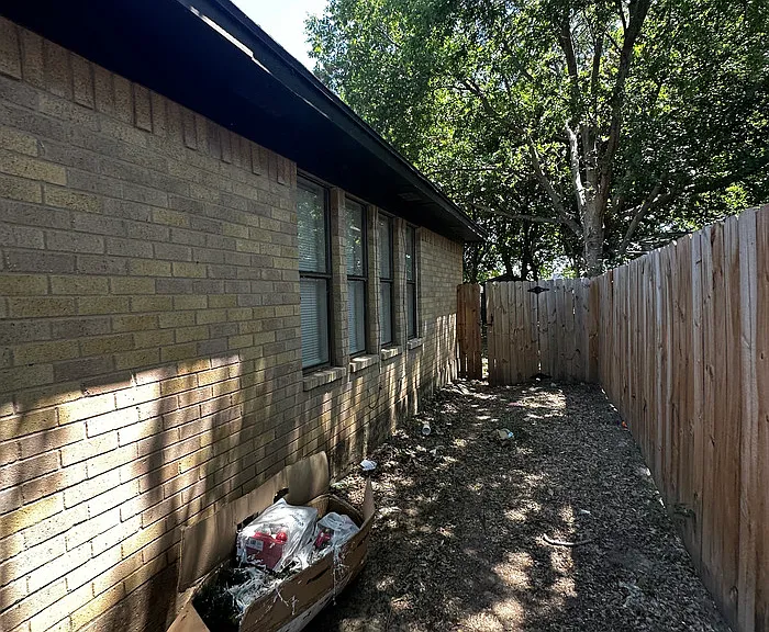 2463 Fort Worth St — Photo 3