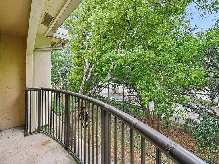 1100 Crestwood Ct S #S-1109 — Photo 6