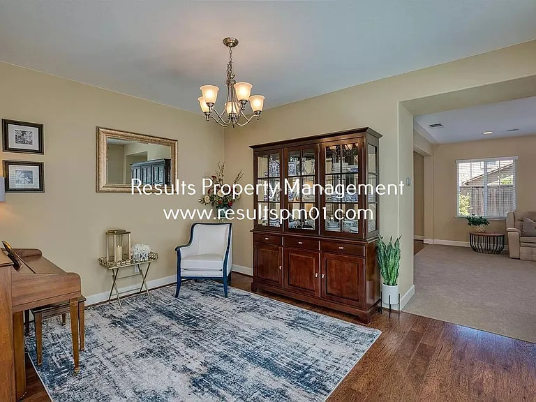2425 Foxcroft Cir — Photo 14