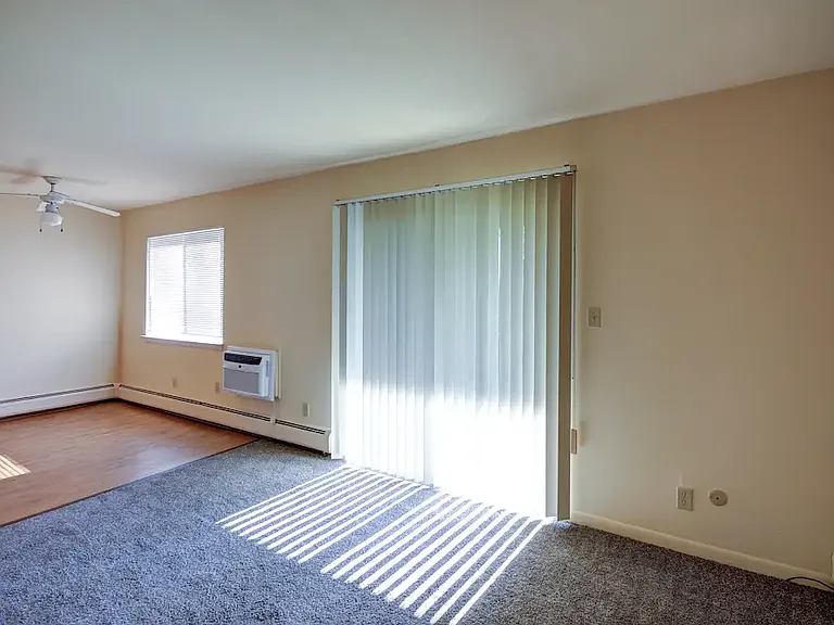 Fairfield Arms Apartments — Photo 25