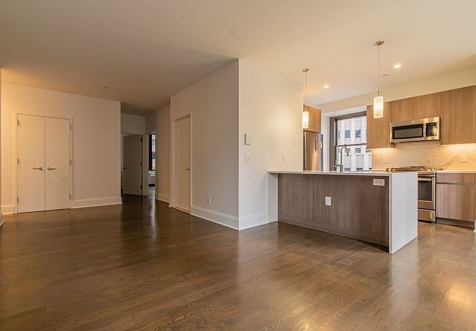 1st image of 15 Park Row APT 19L