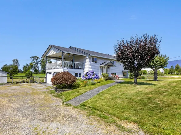 14221 McKechnie Rd, Pitt Meadows, BC V3Y 1Z1