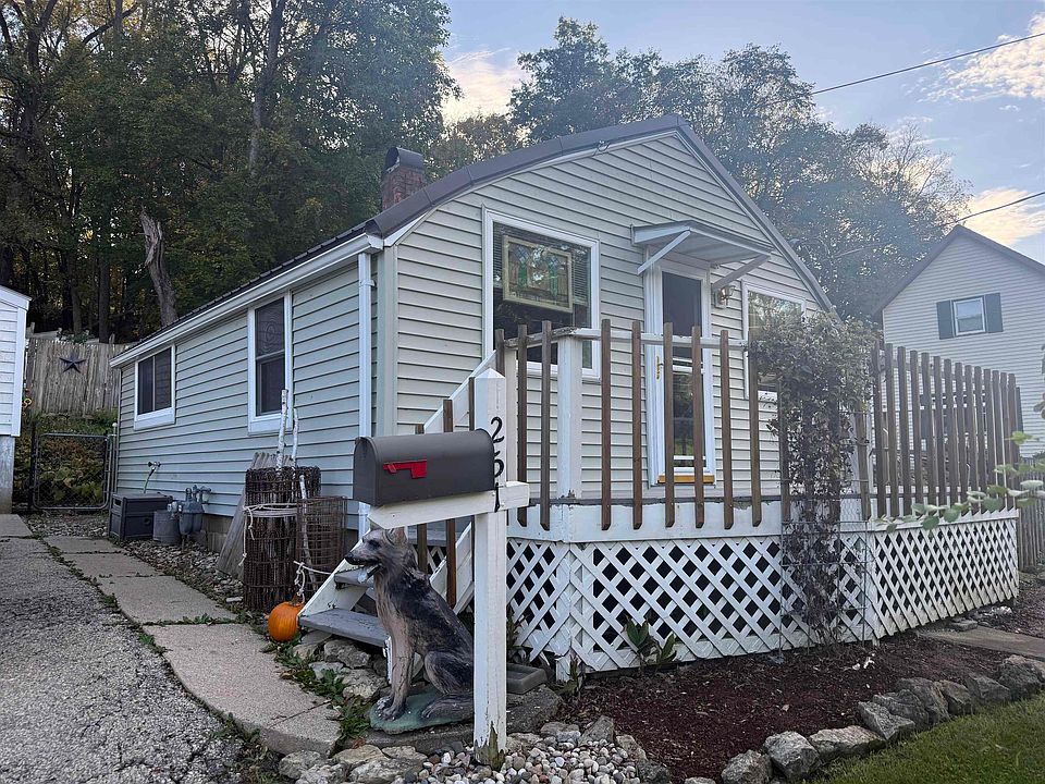 1st image of 251 Ravine St