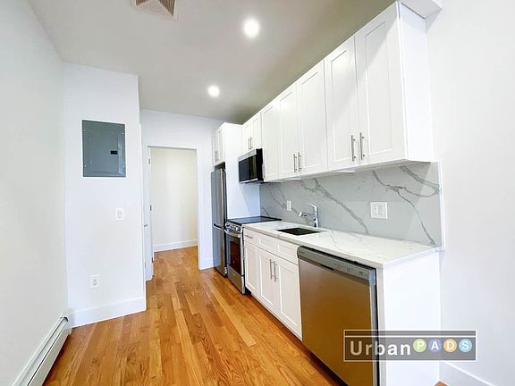 4th image of 816 Macon St #C1