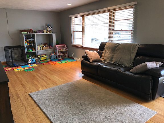 2nd image of 108 Robin Hill Dr