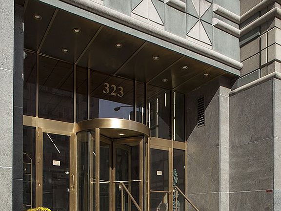 2nd image of 323 W 96th St APT 915