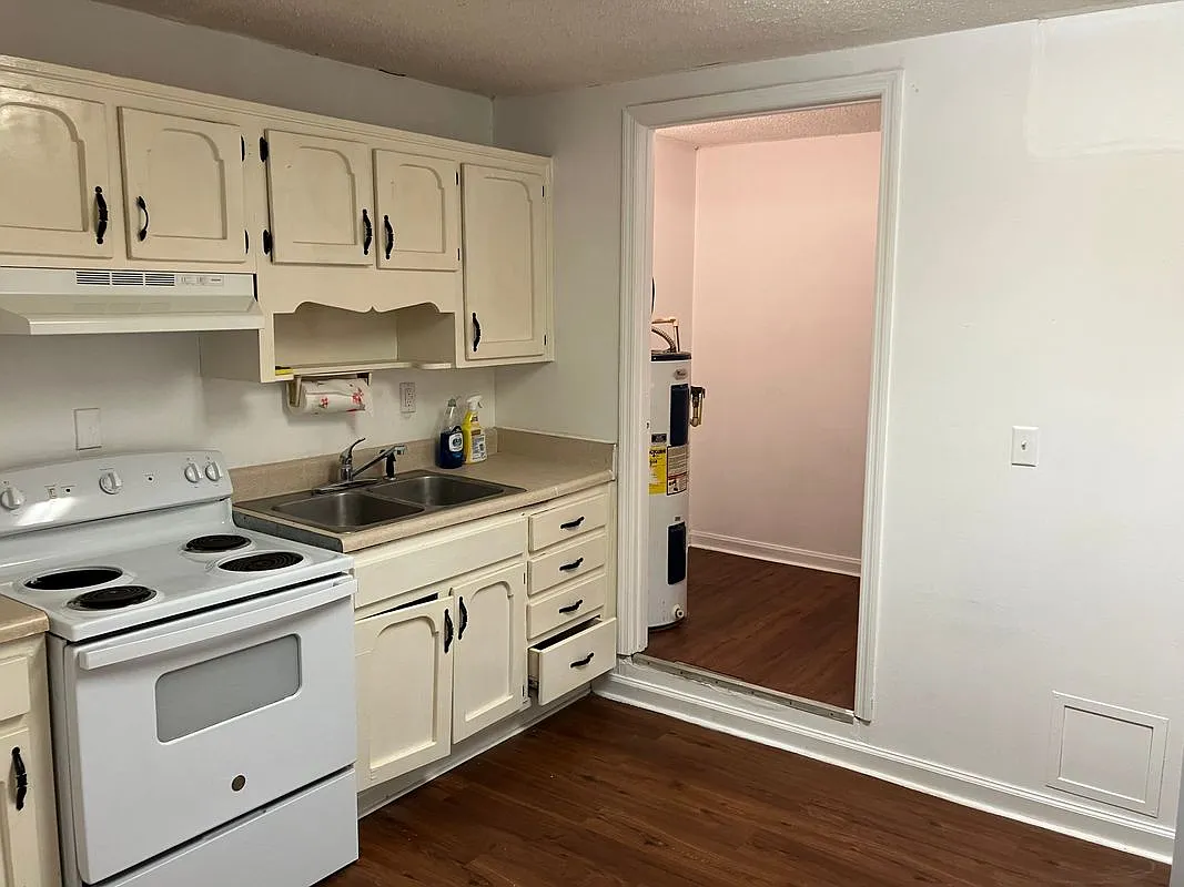 2 bed, 1.0 bath, 700 sqft, $875 — Photo 2