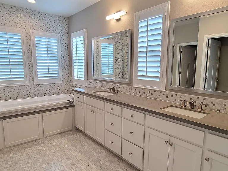 1066 Forbes Ln — Photo 22