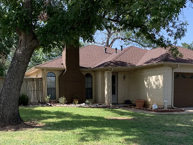 1526 Clover Ln — Photo 1
