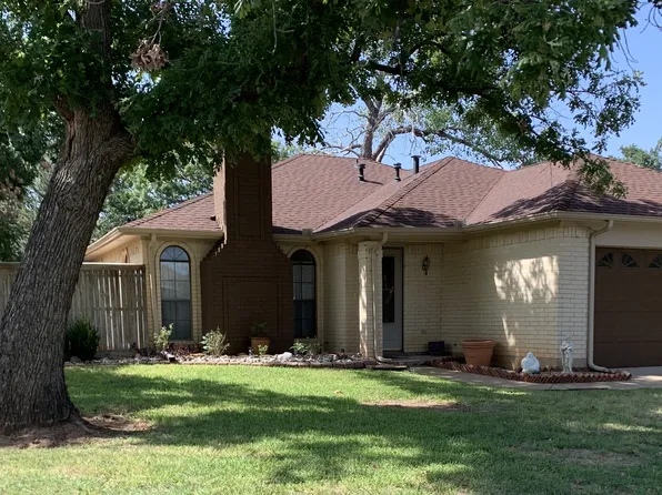 1526 Clover Ln, Granbury, TX 76048
