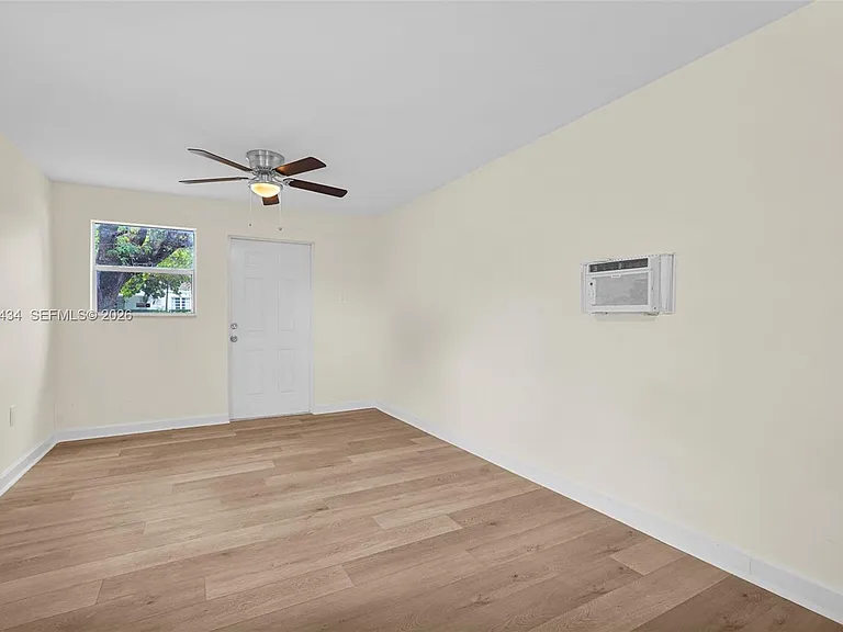 299 NW 43rd St — Photo 1