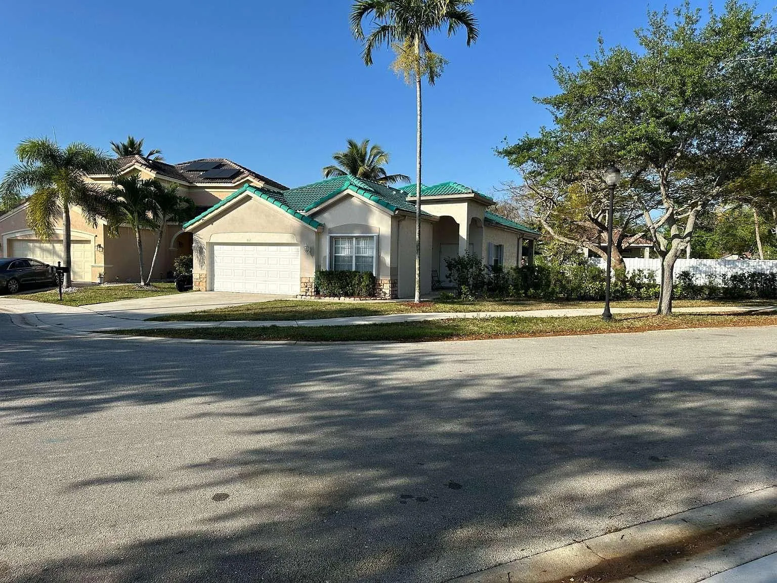 3 bed, 2.0 bath, 1639 sqft, $3,900 — Photo 1