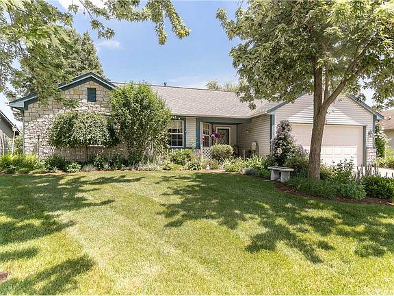 2nd image of 1525 Cumberland Way