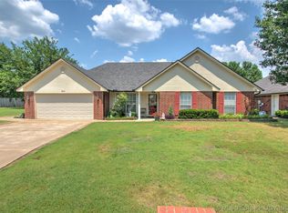 504 Hilltop Pl, Muskogee, OK 74403