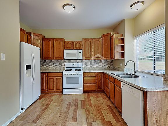 3rd image of 5 Hollyhock Ct