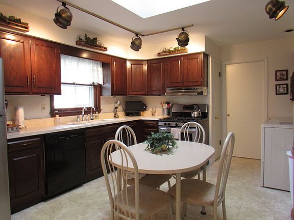 4th image of 9245 McVicker Ave