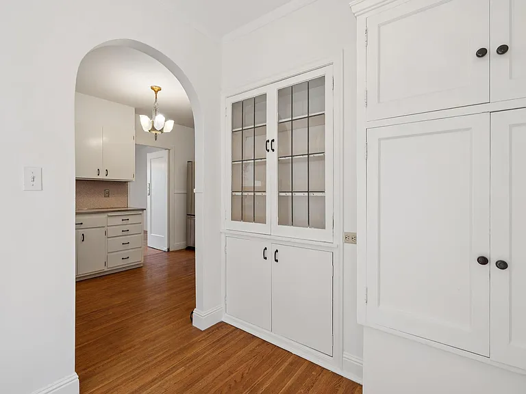 111 Windsor Ave — Photo 13