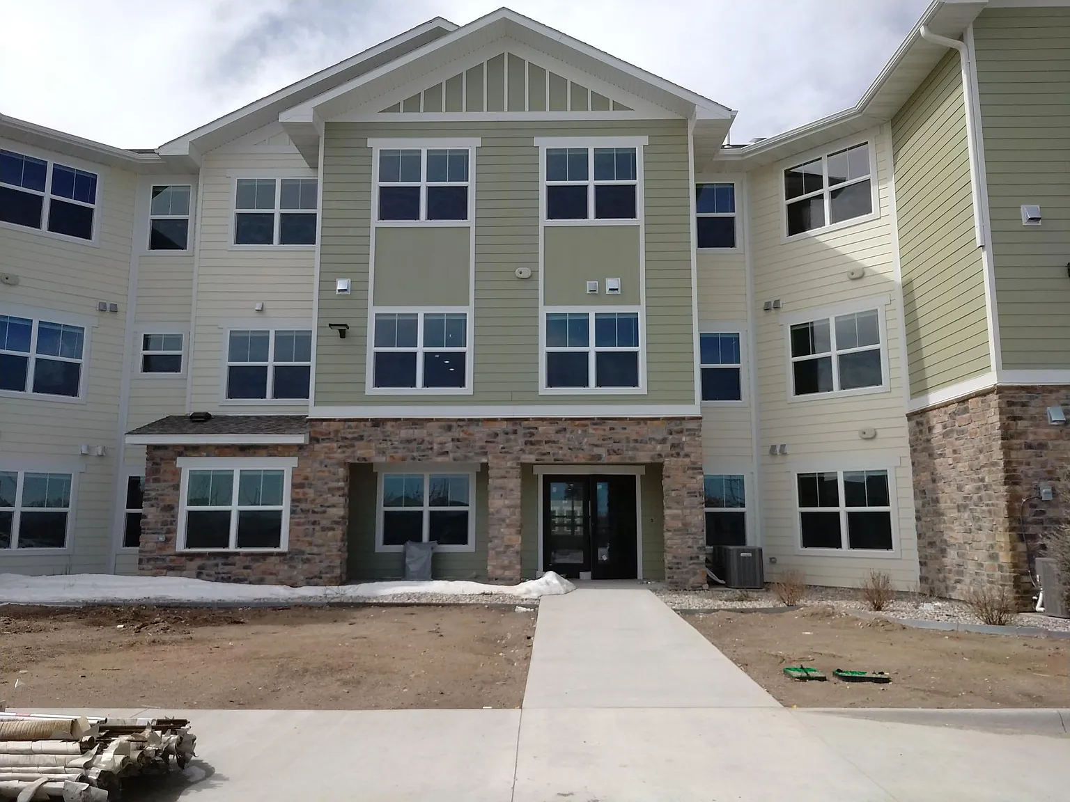 Grand Mesa Apartments — Photo 2