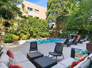 1816 Haro St #406, Vancouver, BC V6G 2Y7