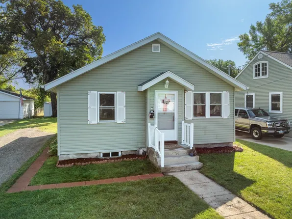 522 11th St NW, Minot, ND 58703