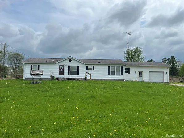 8145 Oatman Rd, Avoca, MI 48006