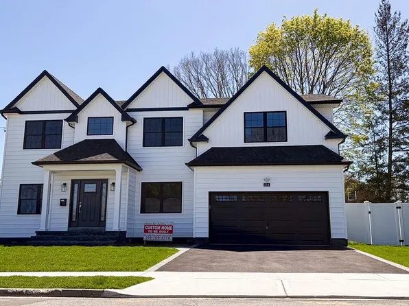 214 N Cedar Street, Massapequa, NY 11758