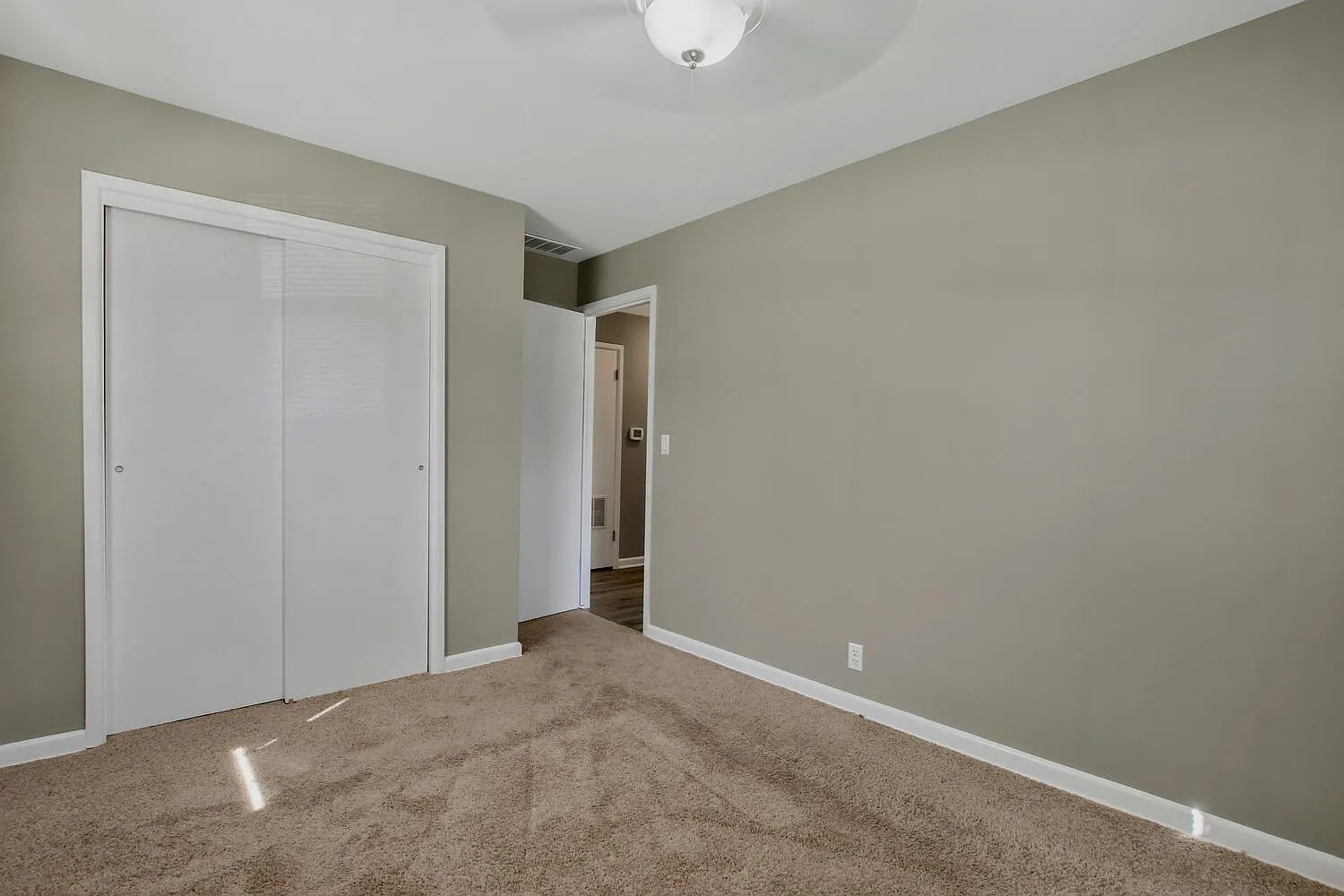 2037 S Saint Clair Ave — Photo 4