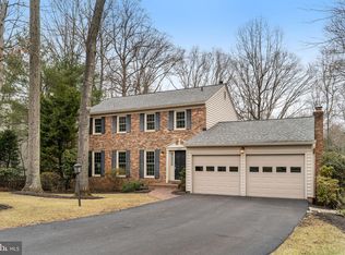 10708 Midsummer Dr, Reston, VA 20191