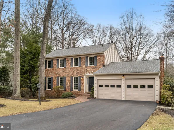 10708 Midsummer Dr, Reston, VA 20191