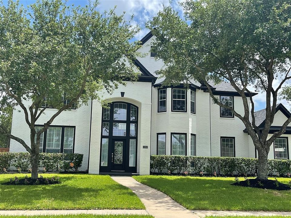 1st image of 11802 Crescent Bluff Dr