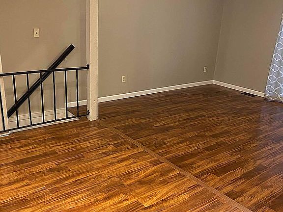 3rd image of 23 Greentree Cir