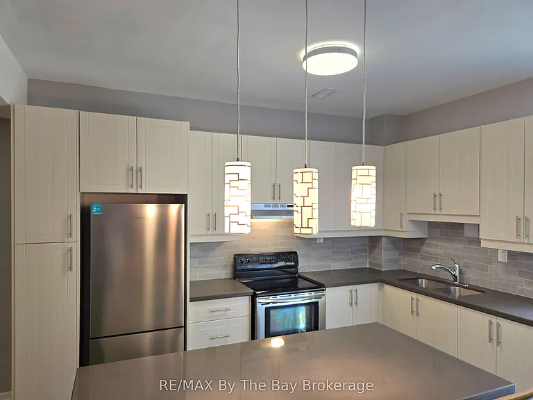 93 Allegra Dr #LOWER — Photo 6