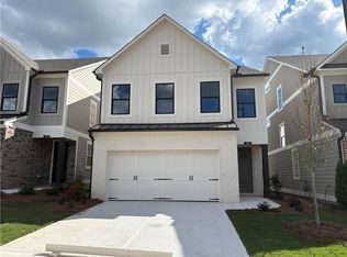 935 Crestmanor Dr, Marietta, GA 30008