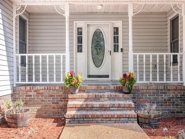 1208 Hartsfield Dr, Columbia, TN 38401