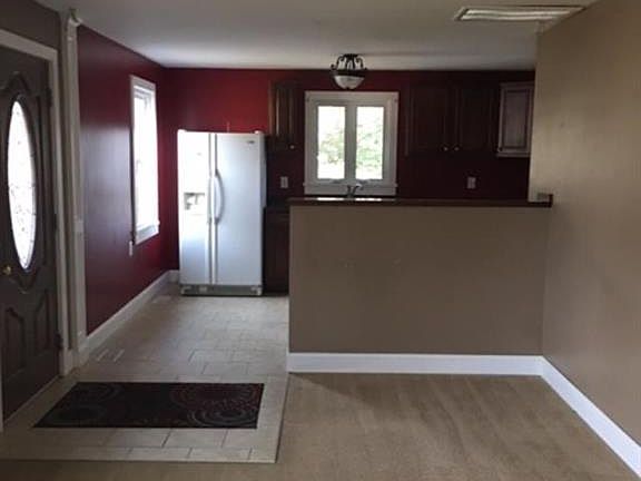 5th image of 36 Peters Ln