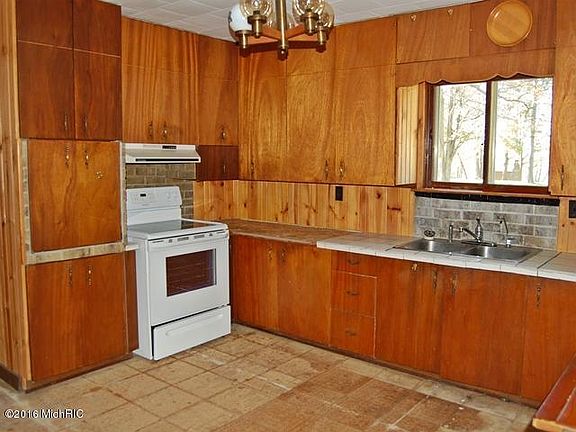4th image of 3497 N Shore Dr