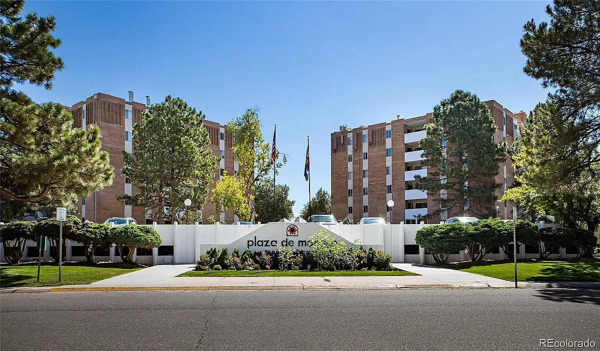 Building Photo - 2880 S Locust St #S404