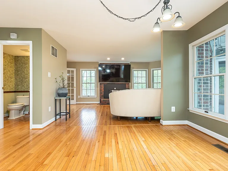 13576 Highland Rd — Photo 36