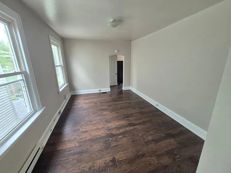 215 Elm St — Photo 2