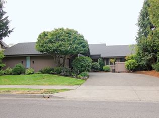 856 Fairway View Dr, Eugene, OR 97401